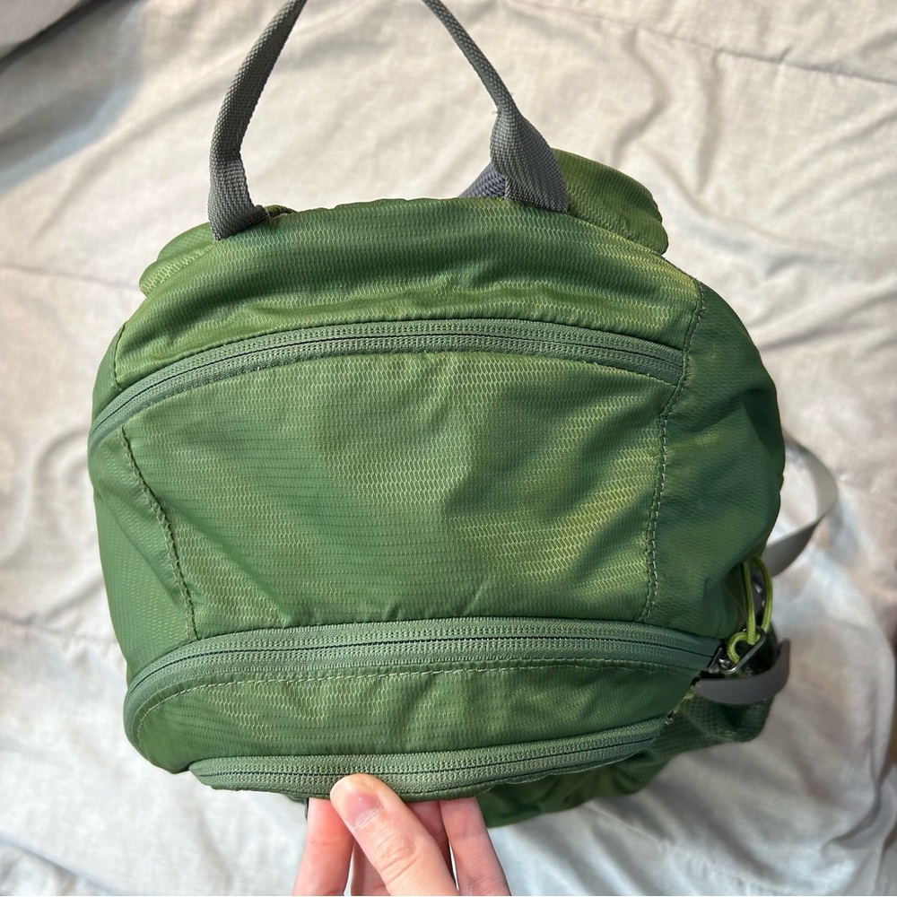 Camelbak Cloud Walker 18 Hydration Green Backpack Hiking Outdoor Gorpcore - Picture 8 of 16